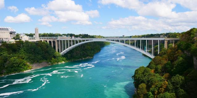 Bridge connecting the United States and Canada